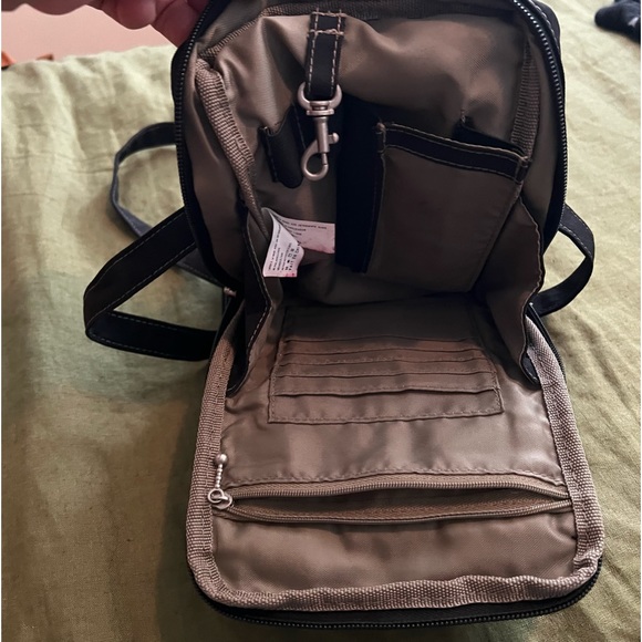 Baggallini Bon Voyage Crossbody in Excellent Gently Used Condition - Picture 4 of 5